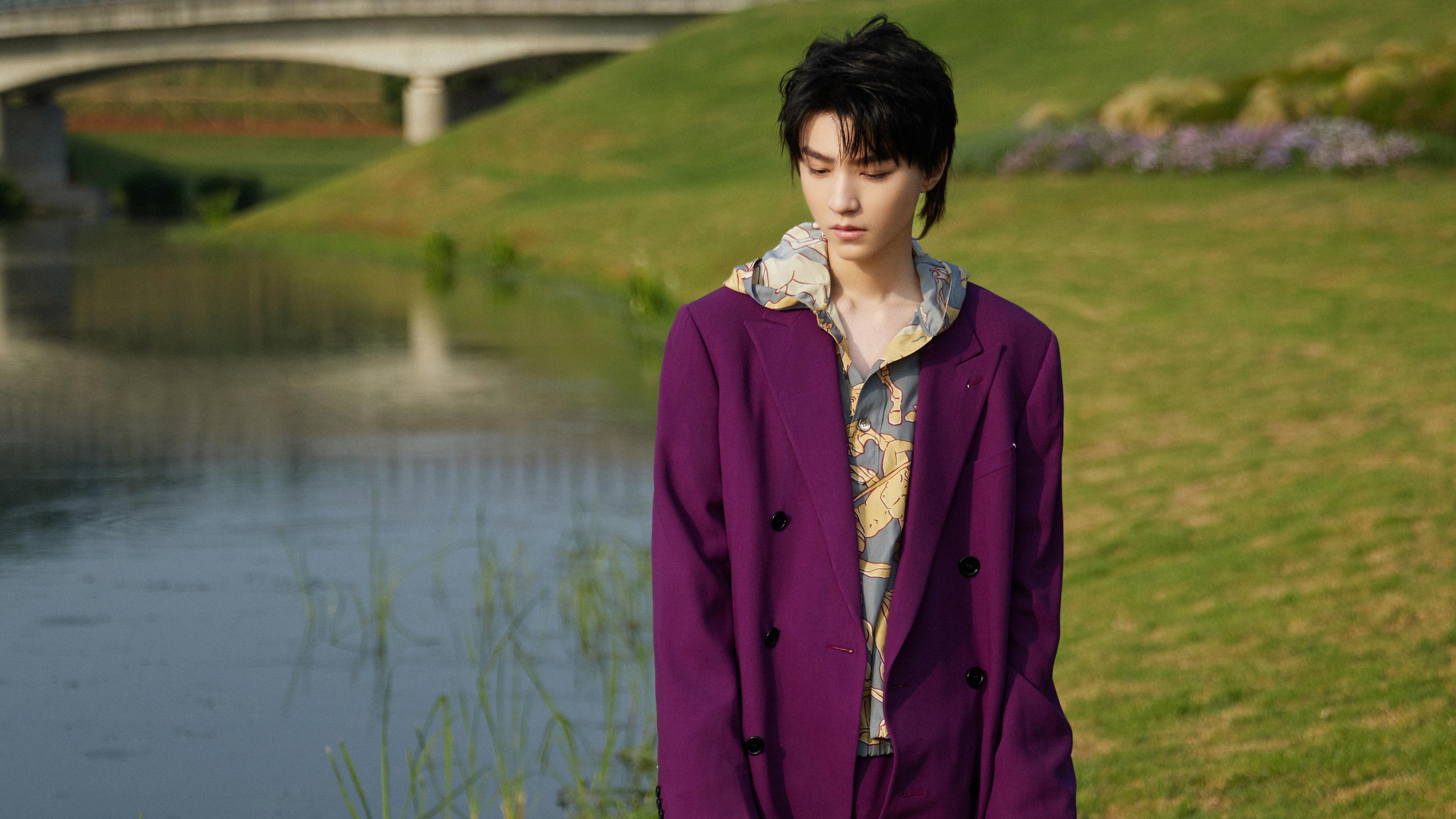 中国足球职业俱乐部球员转会市场活跃度上升，国内足球运动员转会费